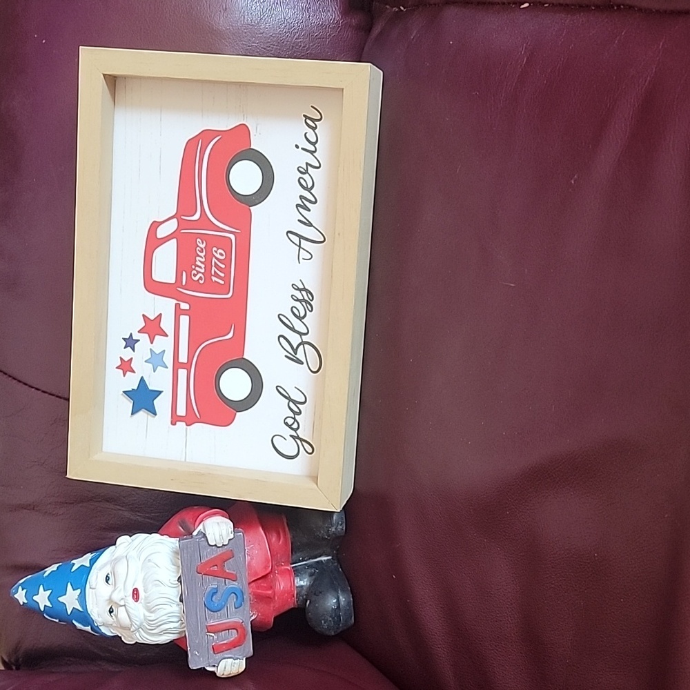 Usa.. Gnome And Plaque.